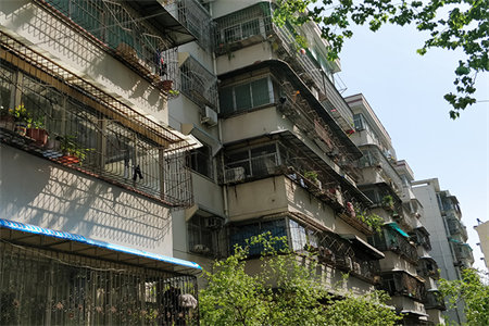 急售多层精装修光房子90带车库102